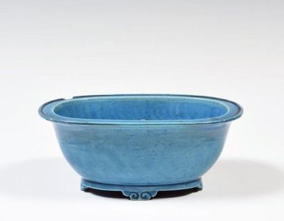 null Chine
Petite jardinière ovale en biscuit émaillé turquoise
Période Kangxi (1662-1722)...