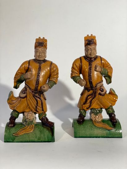 null Tuiles faitières, paire de gardiens en céramique Sancai
H : 44 cm
