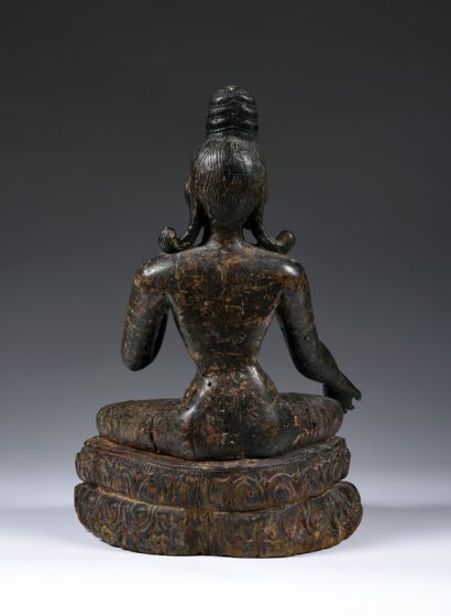 null La déesse Tara
Népal, circa XVIIe siècle
Bois avec importants restes de polychromie.
H....