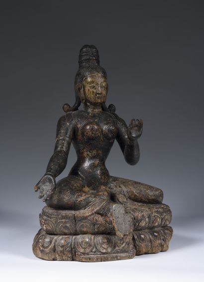 null La déesse Tara
Népal, circa XVIIe siècle
Bois avec importants restes de polychromie.
H....