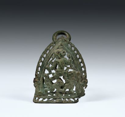 null Plaque ornementale présentant Hanuman
Empire Khmer, circa XIIe siècle
Alliage...