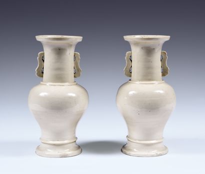 null Paire de vases balustre
Chine, Fujian, Dehua, XIXe siècle
Porcelaine de type...