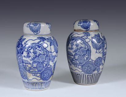 null Deux pots couverts à décor
de charrettes fleuries
et autres symboles
auspicieux
Japon,...