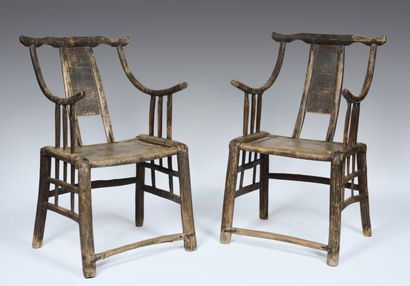null Paire de fauteuils
Chine, circa XIXe - XXe siècle
Bois avec restes de laque.
H....