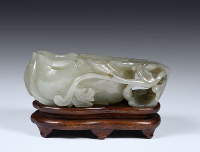 null Coupe/Godet à eau en forme de fleur
Chine, circa XIXe - XXe siècle
Néphrite...