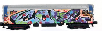 COPE 2 (Américain, né en 1968) Train miniature, 2013
Marqueur et peinture aérosol...