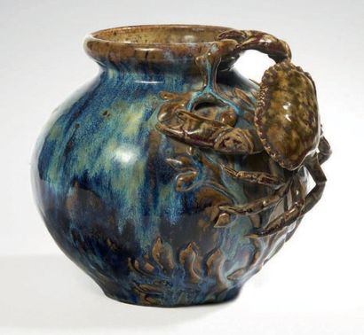 DALPAYRAT Pierre Adrien (1844-1910) Rare vase dit au crabe en grès émaillé bleu nuancé...