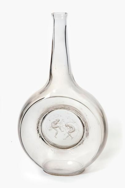 LALIQUE René Grand flacon, signé R Lalique et numéroté 3153 Hauteur: 34 cm