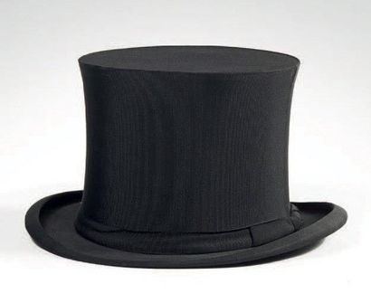 BERTEIL PARIS Chapeau «clac» en tissu noir portant les initiales E.J.R. pour ÉmileJacques...