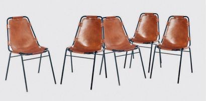 PERRIAND Charlotte (1903-1999) Cinq chaises à bâti et structure en tube d'acier laqué...