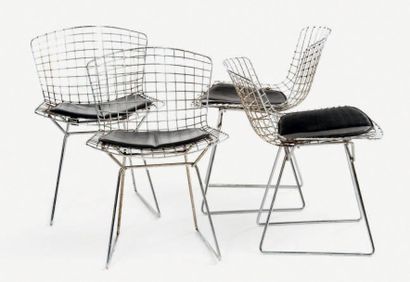 BERTOÏA Harry (1915-1978) Suite de quatre chaises, création 1952. Structure en fils...