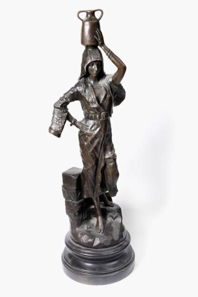 LEROUX Gaston (1854-1942) Porteuse d'eau orientale Sculpture en bronze signé sur...