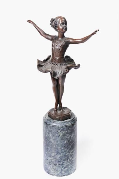 D'après PREISS Ferdinand (1882-1943) Danseuse Sculpture en bronze signé sur la terrasse...