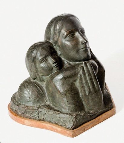 MINNE Georges (1866-1941) Mère et enfant. Bronze à patine noire Signé. Socle en bois...