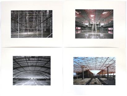 AI WEIWEI Ensemble de 4 Photographies d’interieur de batiments

Edition de 45

32...