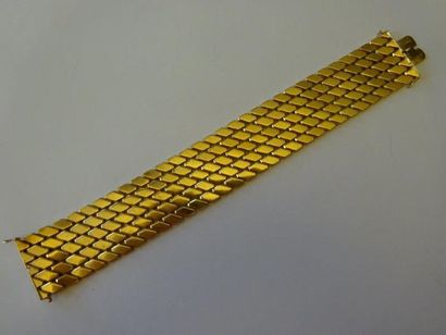 null LARGE BRACELET EN OR 18 CARATS (750 MILLIÈMES) ruban souple en or jaune mesurant...