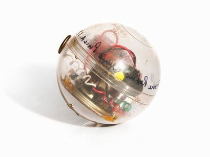 REMO PHILA 

AL CORO, 1976

Composants électriques dans une sphère

en plastique,...