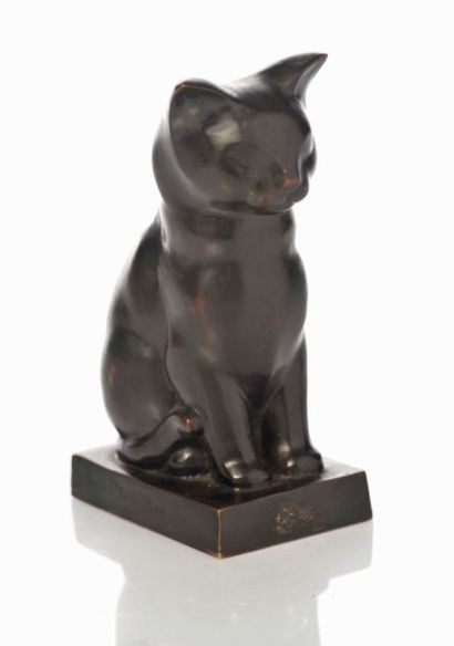 MAURION 

Le Chat

Bronze à patine noire signé et daté 1931

Cire perdue, Susse Fondeur

H...