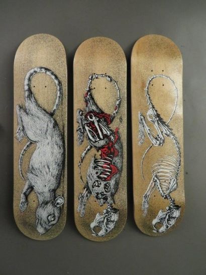ROA (Belge, né en 1976) Decay

Sérigraphie sur trois skateboards, signé sur l'un,...