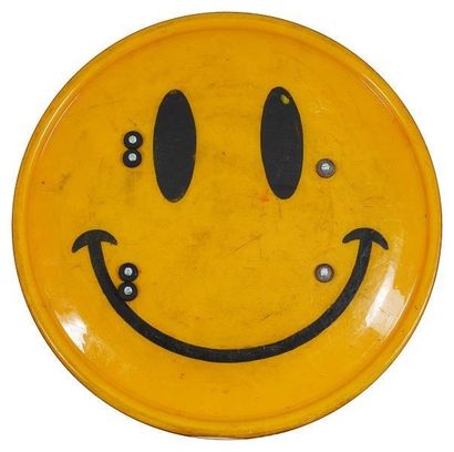 JAMES CAUTY (né en 1956) Smiley Riot Shield (SRS x DL2), 2015

Acrylique et émulsion...