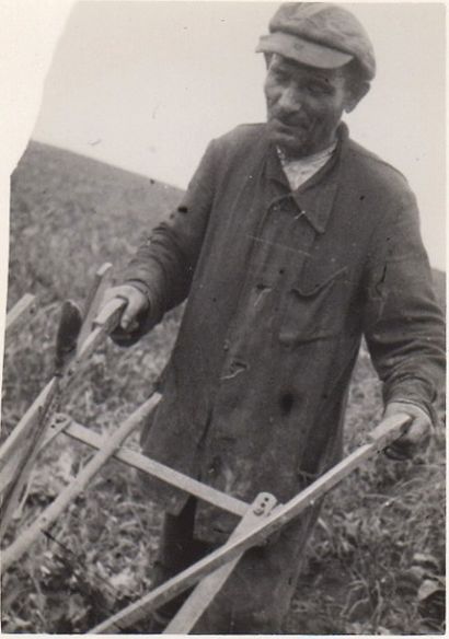 GEORGI ZELMA 1906-1984 GEORGI ZELMA 1906-1984

Kolkhoz .Travailleurs d'une ferme...