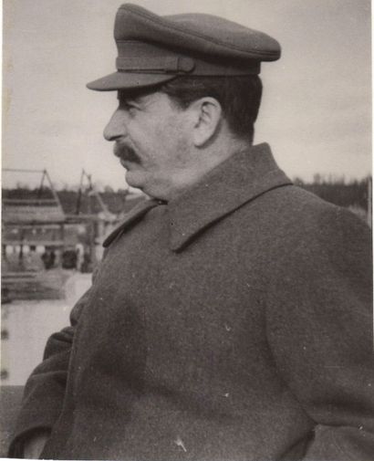GEORGI ZELMA 1906-1984 GEORGI ZELMA 1906-1984

Portrait de Staline, nd.

Tirage argentique...
