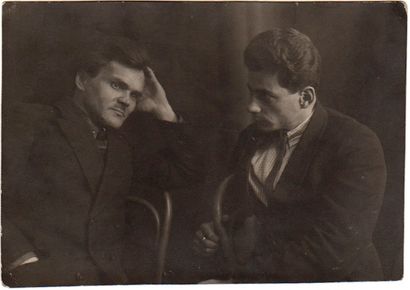 ANONYME ANONYME

Portrait de Max Alpert avec un ami, n.d.

Tirage argentique d'époque,...