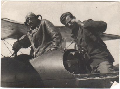 ANONYME ANONYME

Portrait de Max Alpert dans un avion, ca. 1940.

Tirage argentique...