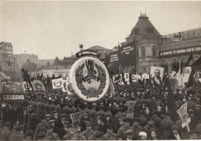 GEORGI PETRUSOV 1903-1971 GEORGI PETRUSOV 1903-1971

Manifestation, novembre 1936.

Tirage...