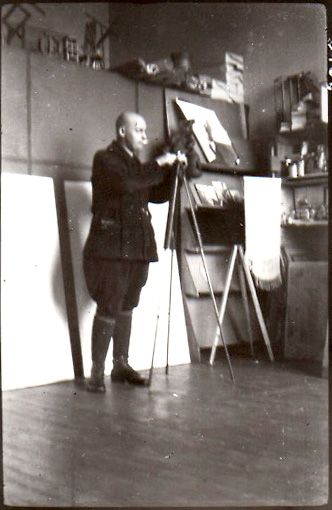 VARVARA STEPANOVA 1894-1958 VARVARA STEPANOVA 1894-1958

Rodchenko dans son studio,...