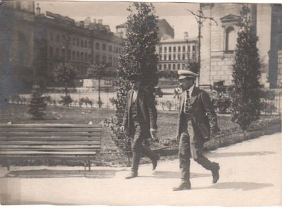 ANONYME ANONYME

Jakov Sverdlov sur la place Teatralnaya, ca. 1918.

Tirage argentique...