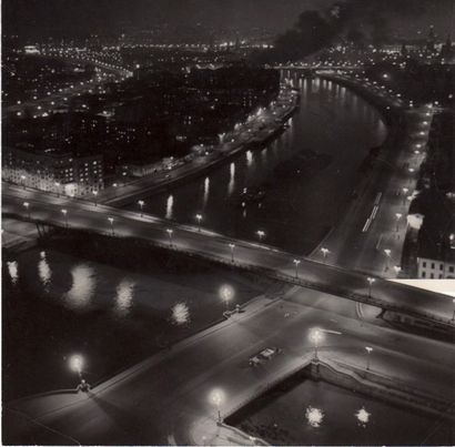 MIKHAIL TRAKHMAN MIKHAIL TRAKHMAN 

Sans titre, vue aérienne de nuit, Moscou, nd.

Collage...