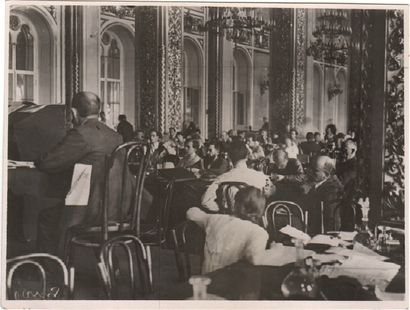 ANONYME ANONYME

Lénine lors de la rencontre du 3e congrès de l'Internationale communiste...