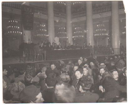 ANONYME ANONYME

Lénine dans le Column Hall à la première Conférence panrusse des...