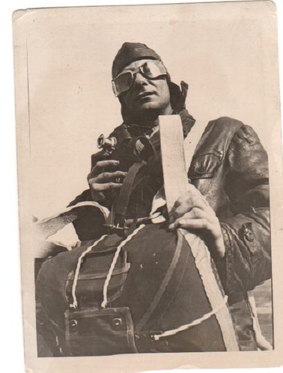 ANONYME ANONYME

Max Alpert en aviateur, 1939.

Tirage argentique d'époque, titré...