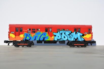 POEM (Américain, né en 1964) 
Train miniature métallique R17 "King" , 2016
Marqueur...
