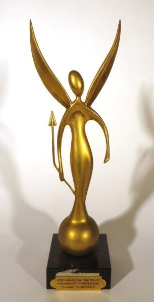 null Récompense
L’archange du cinéma, 1977
Sculpture en bronze doré, décernée à Simone...