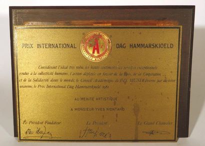 null Trois récompenses
Das Golden concert. Journal fur den Monat April 1982
Plaque...