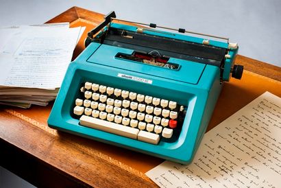 Machine à écrire modèle Studio 46 bleu avec...