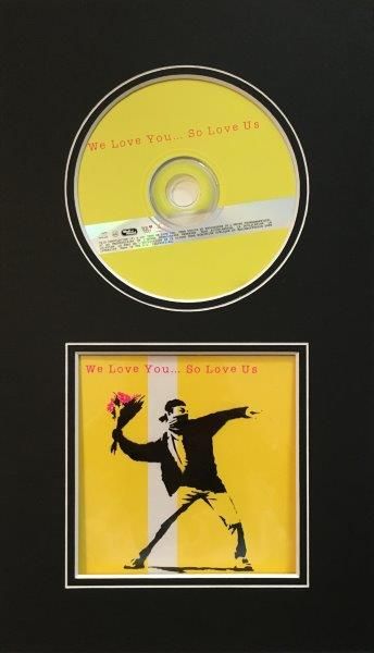 VINYLES We love you … So love us
Impression sur livret de CD portant à l'intérieur...