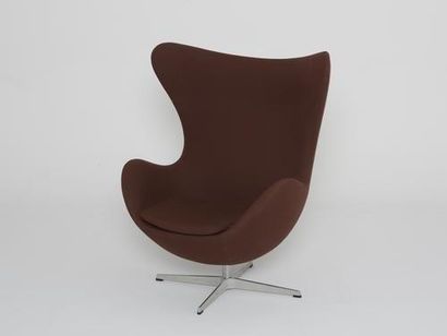 Arne JACOBSEN- Fritz Hansen- 1950 

Paire de fauteuils modèle "egg chair" à coque...