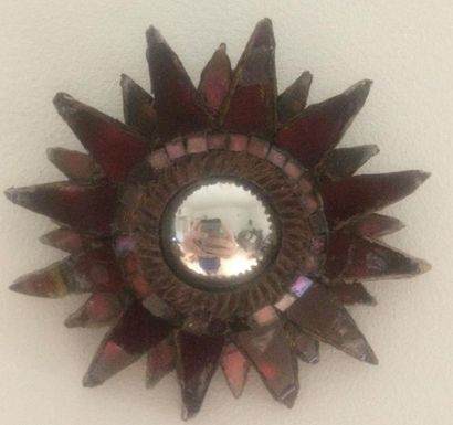 Marie - Laure VAUTRIN ( Née en 1943) 
Petit miroir " soleil à pointes " n°0, en verre...