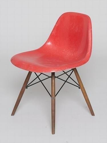 Charles EAMES- édition Herman Miller – 1960 

Suite de six chaises coque en polyester...