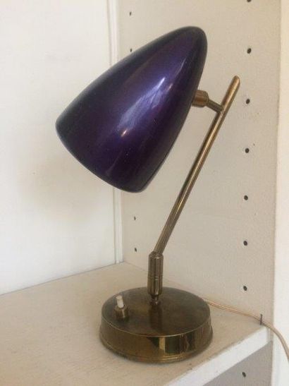 Jiuseppe OSTUNI- édition O'LUCE 

Lampe de chevet à cache-ampoule en tôle de métal...