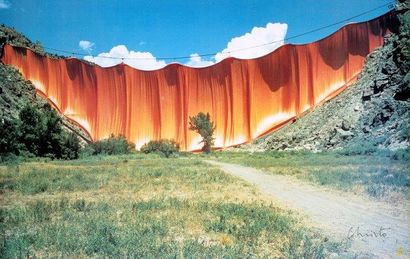 CHRISTO ( né en 1935) 

Valley curtain

Affiche offset en couleurs signée en haut...