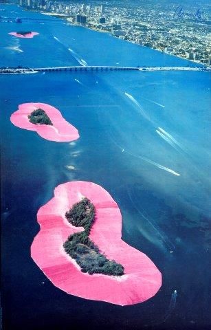 CHRISTO ( né en 1935) 

Keys Island

Affiche offset en couleurs signée en haut à...