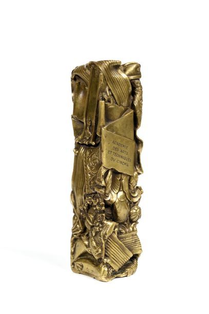 César (1921-1998) TROPHÉE DES CÉSARS, 1976-1979

Sculpture en bronze soudé à patine...