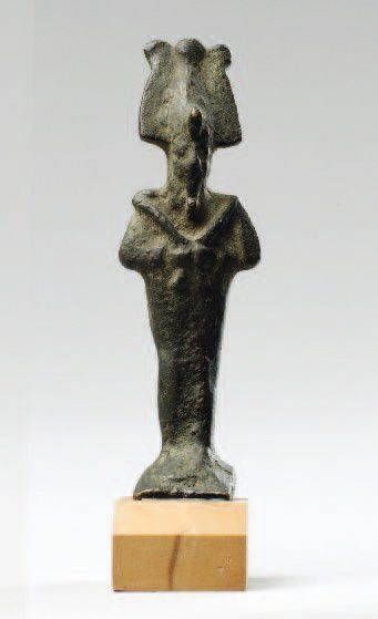 null Statuette momiforme représentant le buste du dieu Osiris debout tenant les instruments...