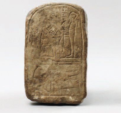 null Petite stèle cintrée ex voto de temple consacrée probablement à celui de Ptah...