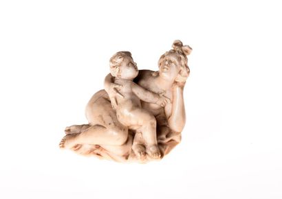 null GROUPE ivoire

Mère et enfant

XVIIIe siècle (Etiquette n°439)

H : 6,5 cm